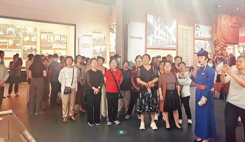 党日活动｜铭记奋斗路 银发映初心——医院离退休第一、第二党总支开展主题党日活动