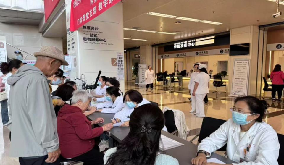北疆白玉兰 | 关注普遍眼健康——多支部联合开展“爱眼日”系列党日活动纪实