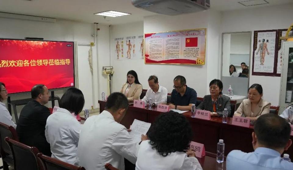 北疆杏林南疆种 康复之花四季红——附属医院与安龙县医院开启跨域医疗协作新篇章