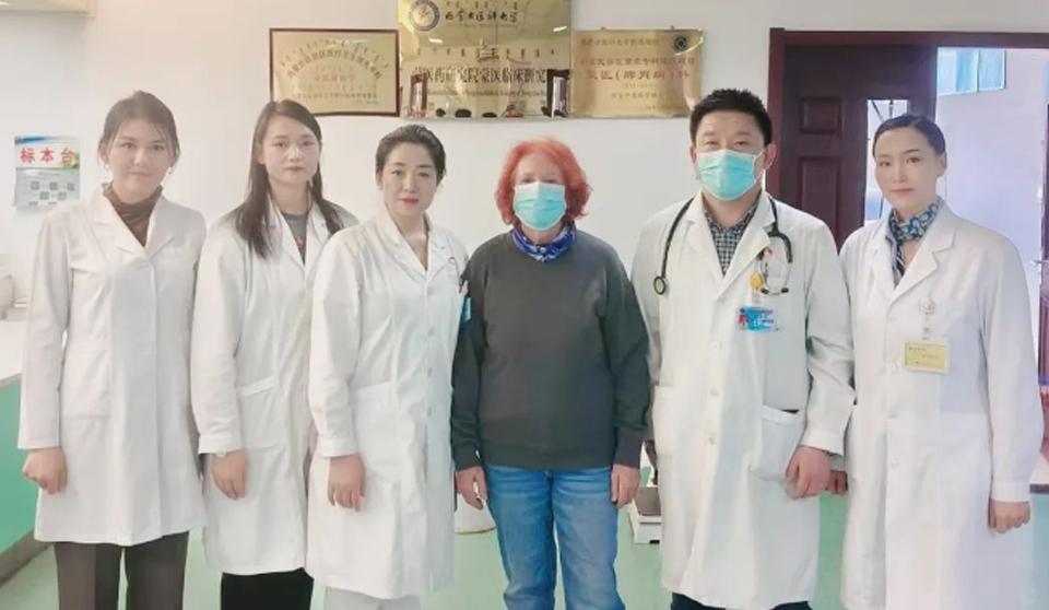 温暖附院｜跨越语言的关爱：医院以温暖服务护航澳大利亚八旬游客环球之旅