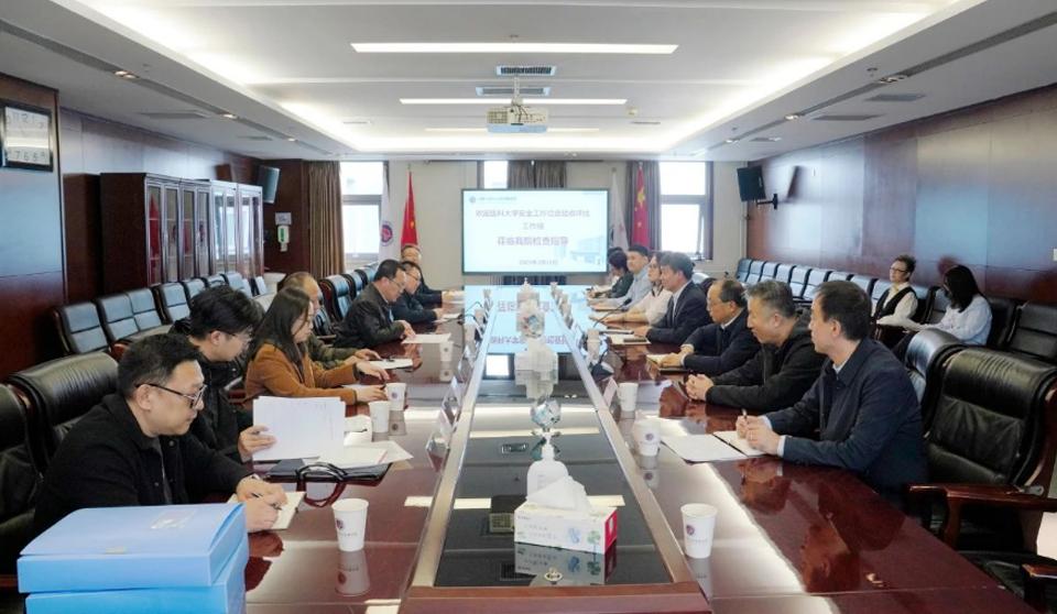 内蒙古医科大学安全工作检查验收评比工作第四工作组莅临我院检查指导